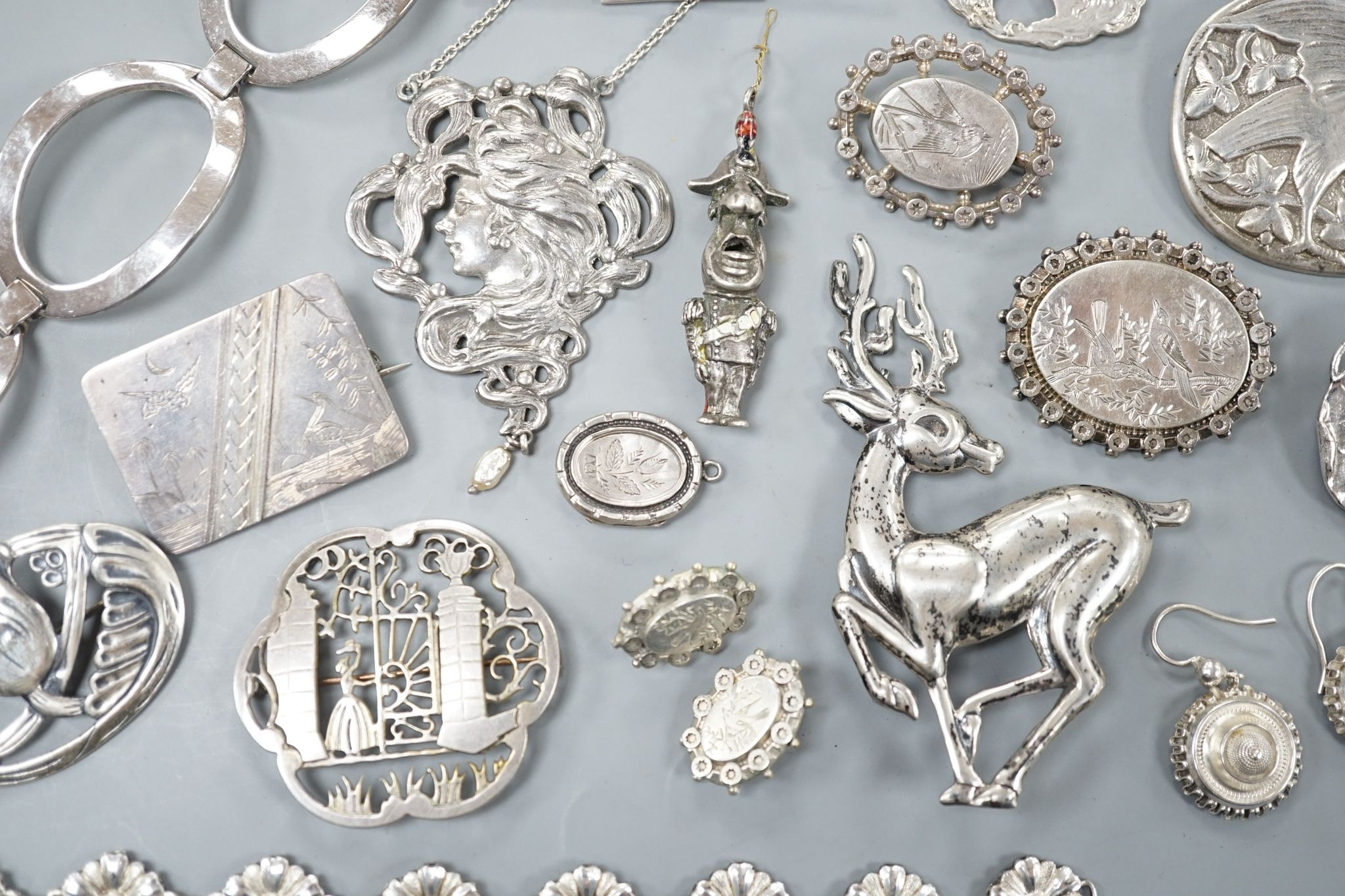 A small collection of mainly 925 and white metal jewellery, including bracelets, comb, brooches and earrings, etc.